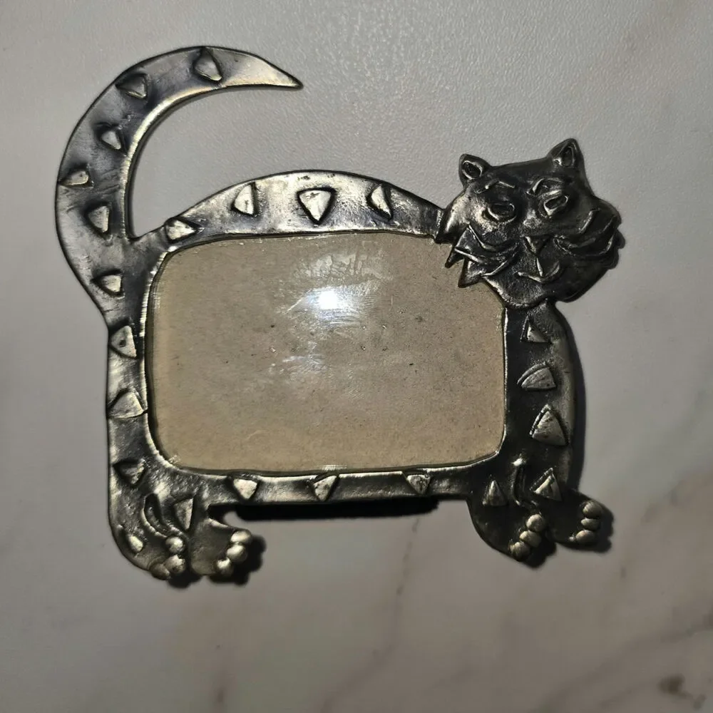 97 Ashleigh Manor Taiwan Designer Cat Picture Frame Pewter Vintage